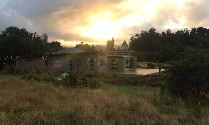 Franz Josef Glacier House | Franz Josef Villa, Stunning Mountain/Lake Views