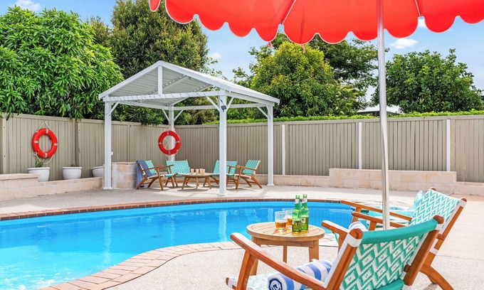 Kawungan House | Fraser Coast Modern Beach House 4BR – King Bed, Pool, WiFi Relax & Recharge