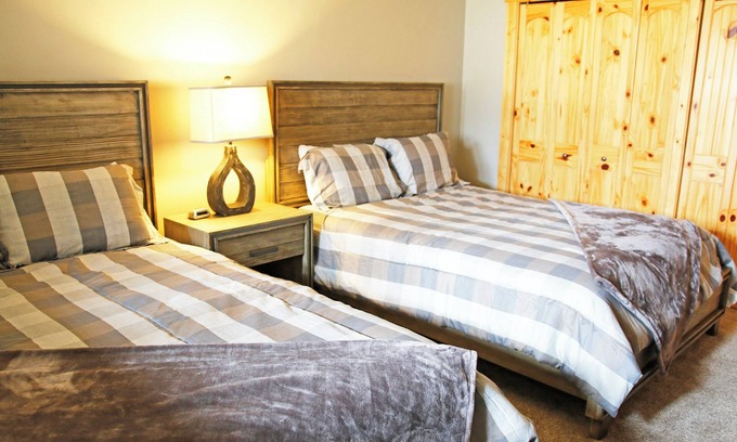 Fraser Condo | Fraser condo rental - 3 queens, full kitchen, private patio