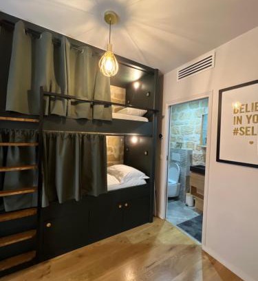 Quartier de la Folie-Mericourt Hostel | FRATERNiTY-HOTEL