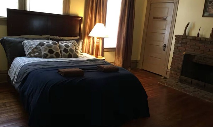 Downtown Apartment | 'Fred' - Walk to UK/Downtown!