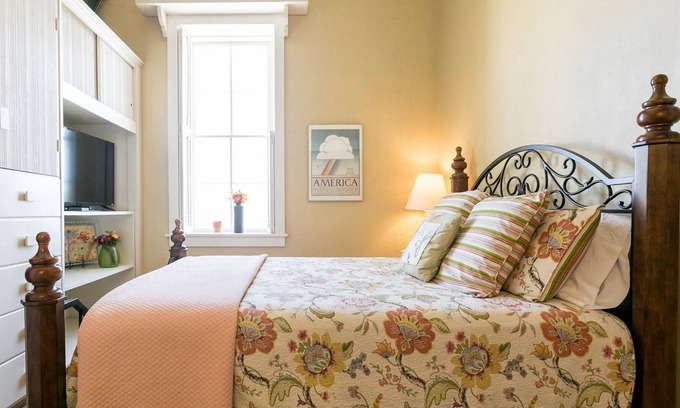 Fredericksburg Apartment | Fredericksburg Bakery Suite 3 | Terrific Location