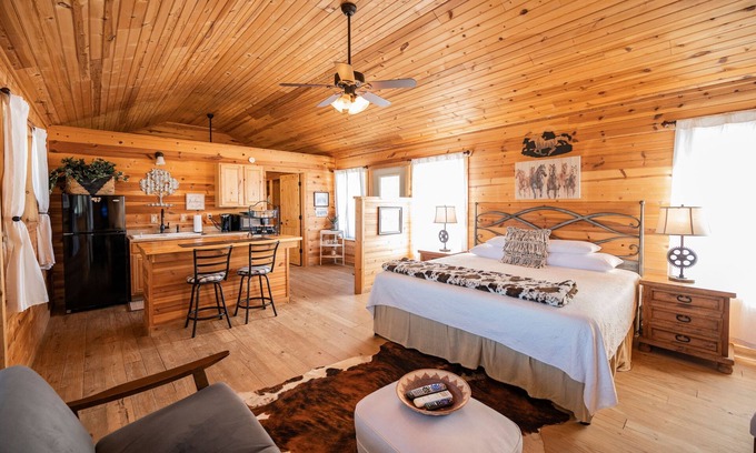Fredericksburg Cabin | Fredericksburg Texas cabin with your own private Hot Tub and Sauna!
