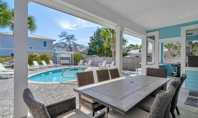 Crystal Beach House | Free 6 Seat Gas Golf Cart & 6 Bikes! Pvt Pool and Tiki! Polywood Loungers, 2 Blocks To Beach!