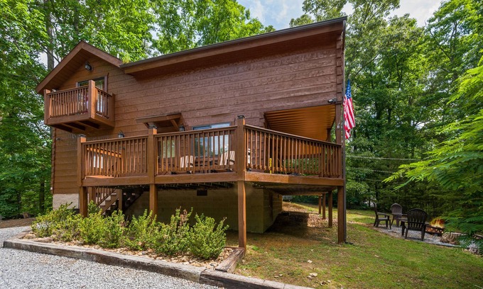 Pigeon Forge Cabin | Free Attractions, Outdoor Firepit, Hot Tub, Pool Table