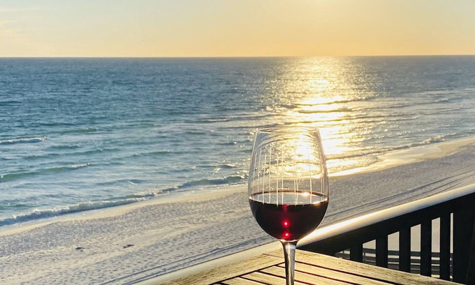 Fort Walton Beach Condo | Free beach chairs and umbrella service. Spectacular gulf front views!