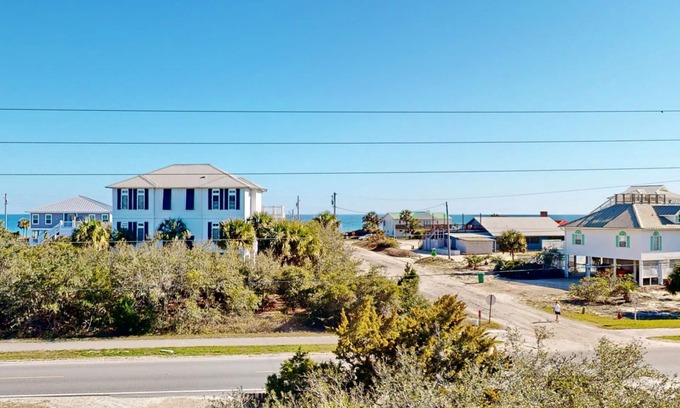 St. George Island House | FREE BEACH GEAR! Pool, Elevator, Wi-Fi, 4BR/4.5BA "Jolly Times"
