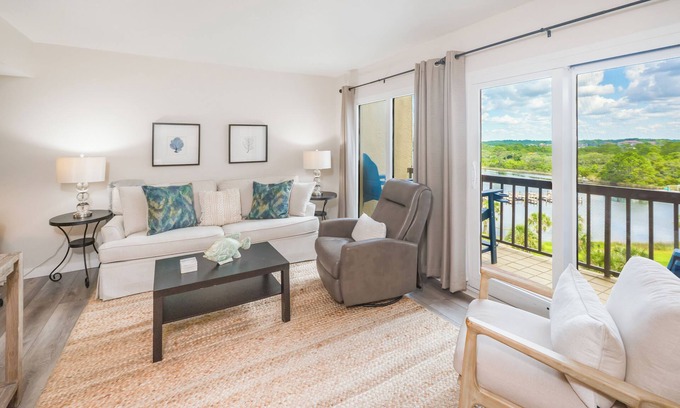 Sunnyside Condo | FREE Beach Service! Gulf-front 2BR/2.5ba, 2 kings & bunks. Perfect for 30A & PCB