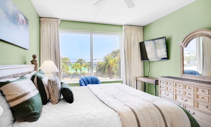 Fort Walton Beach - Destin Condo | 🌴FREE Beach Service~FAB Balcony Views~Walk2Beach~2 Pools~2BR Leeward Key 204🌴