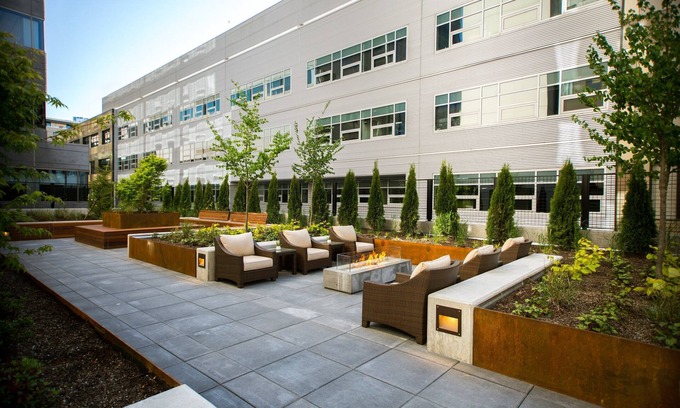 South Lake Union Apartment | Free Breakfast + 24 Hour Fitness Center | Studio Close to Lake Union