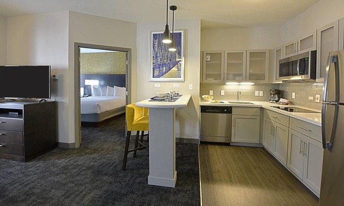 Little Rock Medical District Condo | Free Breakfast Buffet. Close to Medical Center. Good for Groups!
