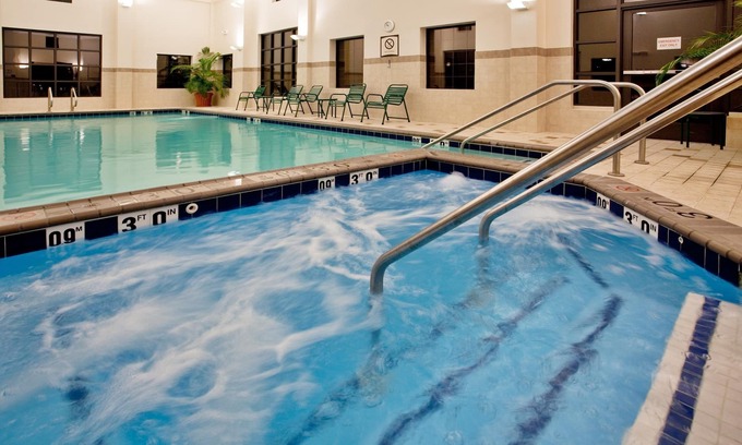 Chesapeake Condo | Free Breakfast. Indoor Pool & Hot Tub. Near the Virginia Beach business district!