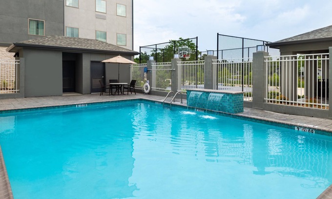 Lake Charles Condo | Free Breakfast. Outdoor Pool. Gym. Perfect for Your Next Trip!