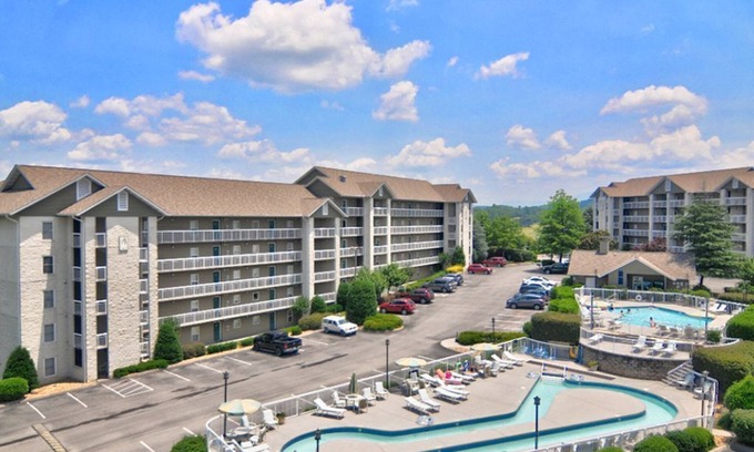 Pigeon Forge Condo | FREE Dollywood Ticket Whispering Pines 642 Luxury 2bd/2ba Pools