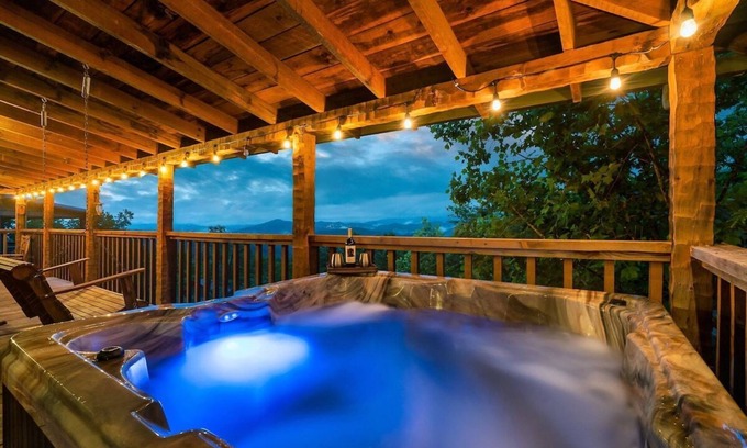 Gatlinburg - Pigeon Forge Cabin | Free Dollywood Tix/VIEWS/Couples Cabin/HotTub/