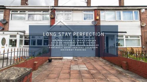 Jarrow House | Free Driveway Parking 3 Bedroom House, Ideal for long term contractor, etc stays, 4 miles 11 mins drive to Nissan, 20 mins drive to Sunderland Newcastle, Fast WIFI - see Dwellcome Home Ltd site for assurance