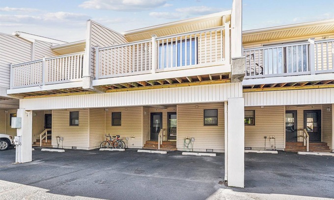 Bethany Beach House | Free Golf at Bear Trap Dunes and MORE! 2 bedrooms, 1.5 bath townhouse with central air, full kitchen, includes microwave, dishwasher, washer/dryer, WiFi internet.