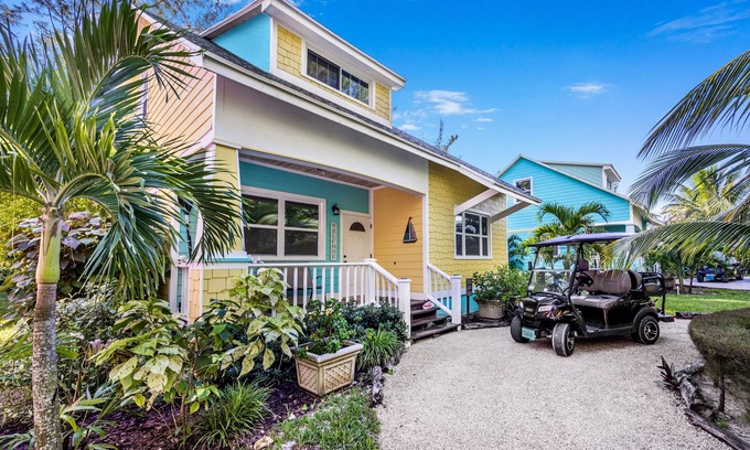 Spanish Wells House | FREE GOLF CART/Free Kayak/Bicycles/Dead End Street/400ft sand path to Beach.