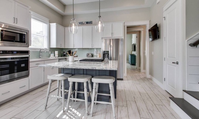 Dune Allen Beach House | FREE Golf cart/paddle board/Gulf views/Rooftop deck/Community pool/Walk to beach & restaurants/WiFi