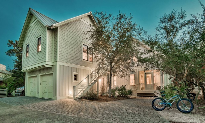 Watercolor House | FREE GOLF CART - 5 Bikes-300 Yards to Frog Pool! Main and Carriage!