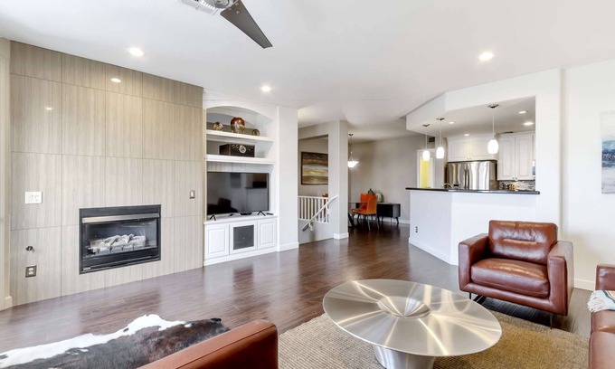 Kierland Condo | FREE GOLF & MORE! Kierland Commons Fine Dining & Shopping, Hiking, Fitness room, Heated Pool & Spa!