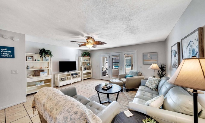 Long Beach House | FREE Golf+Tix! Large Poolside(heated) Gulf Highlands, 5-10 Min Walk to Beach!