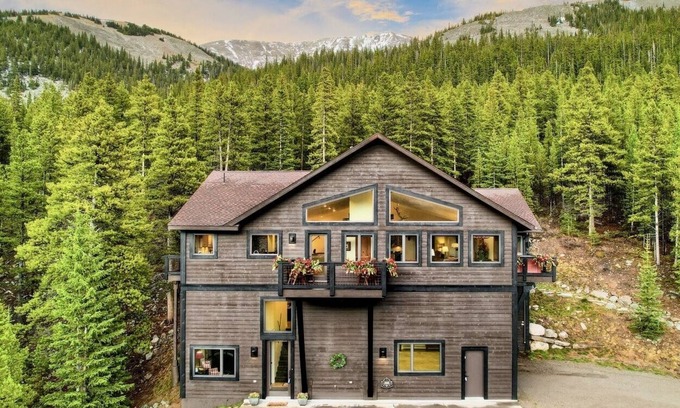 Breckenridge House | Free Night! Lux Mtn Home w/180 Views, Lg Hot Tub, Nr Skiing/Hiking, 2 car garage