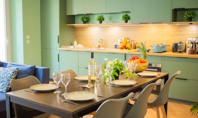 Trets Apartment | Free parking 3 min walk away, Air conditioning, Laundry, Fibre, near Rousset and domaines