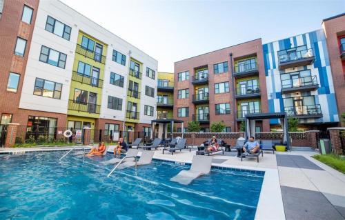 Mile Square Apartment | Free parking Gym & Pool Downtown at CityWay