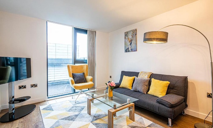 Sheffield City Centre Apartment | Free Parking, IQuarter Luxe 2 Bed Apartment Sheffield - Available & Book Today