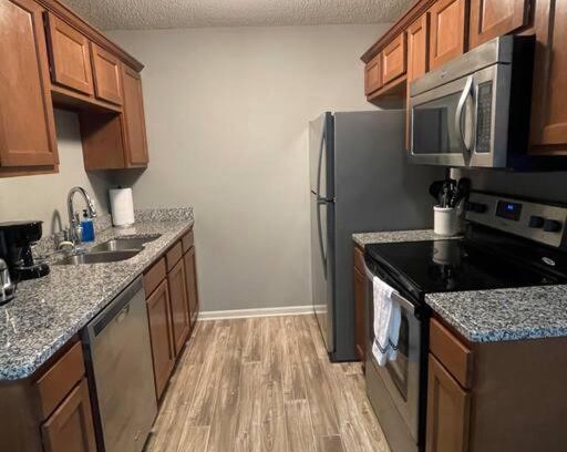 Manhattan Apartment | Free parking; N/Campus, Aggieville, & Stadium