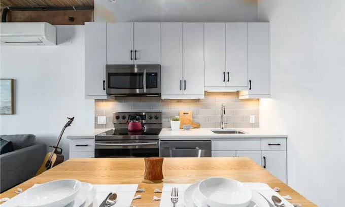 Exchange District Condo | FREE PARKING NY Style Condo in Exchange District