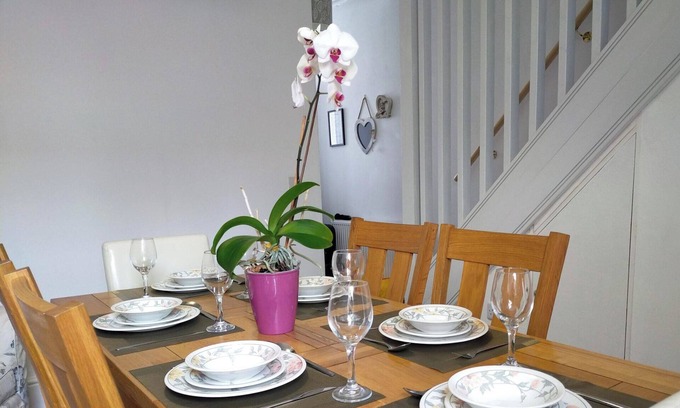 Lancaster House | Free Parking/WiFi, 3 Beds sleep 6 near Uni & Town!