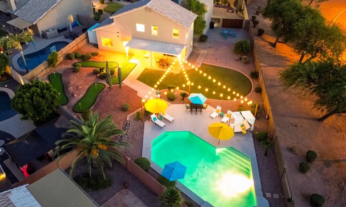 East Mesa House | FREE POOL HEAT~Beach Volley Ball~Putting Greens~Park Adjacent~Basket Ball Court