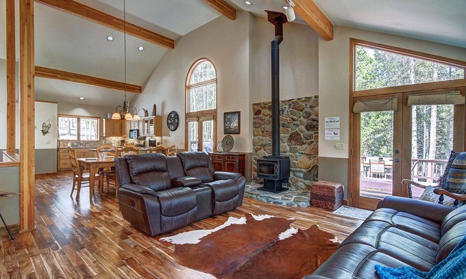 Breckenridge House | Free SkyCard Act-Private Hot Tub, Fireplace, Newly Updated- Aspen Heights Lodge