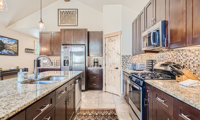 Warrior's Mark House | FREE SkyCard Activities - High-End Finishes, Close To Town, Perfect for Families - Maggie Point Chal