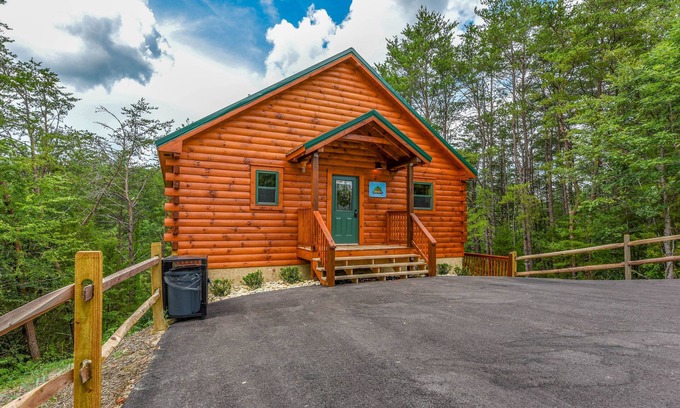 Pigeon Forge Cabin | Free Tickets | Hot Tub, Pool Table, Media Room, Easy Access Crazy Like a Fox!