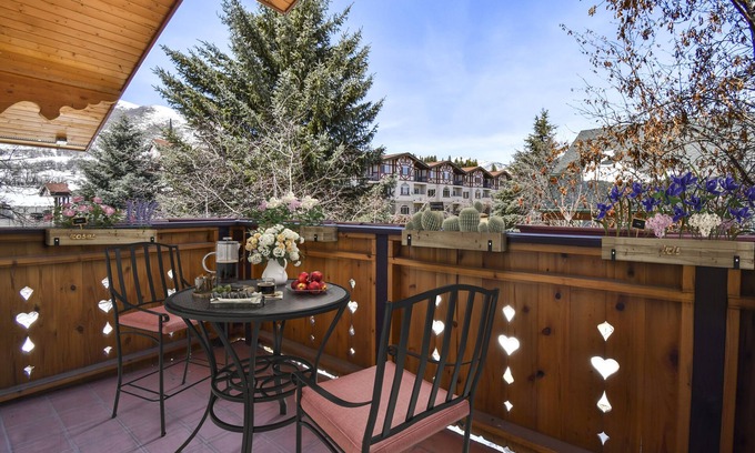 Midway House | Free Tickets to Historic Railroad, Beautifully Updated Zermatt Resort Townhome!