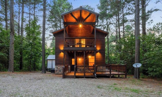 Broken Bow Cabin | Freedom Hill Hideaway/Private/Hot Tub/Near Broken Bow Lake