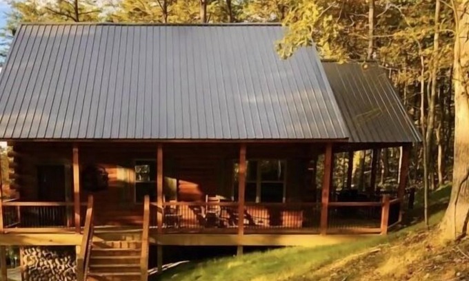 Logan Cabin | Freedom Ridge: New Log Cabin, 5 Acres, Hot Tub