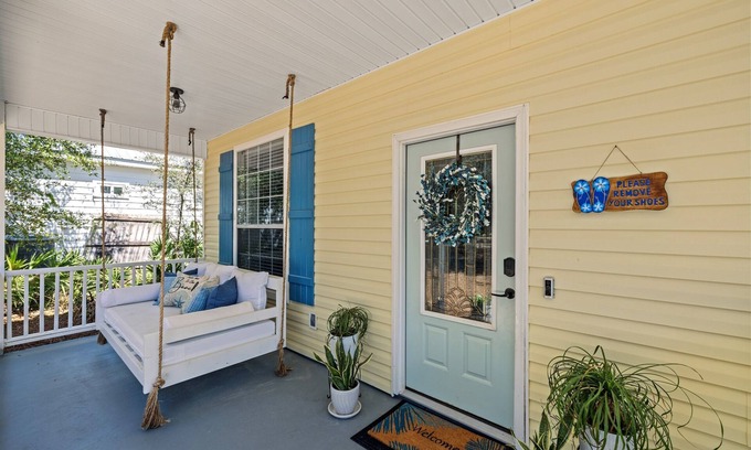 West Panama City Beach House | FreeGolfCart FirePit Bikes Paddleboards Beach