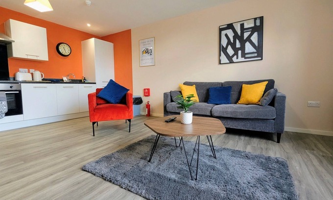 Salford Apartment | FreePrvParking|SmartTV & WiFi|LongStayDiscount