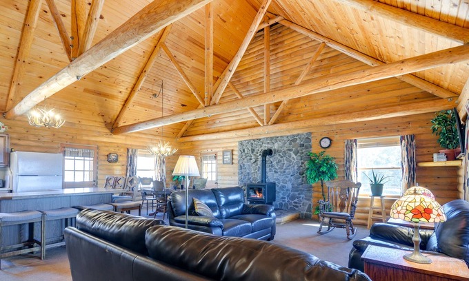 Fremont House | Fremont Vacation Rental w/ Mountain & Valley Views