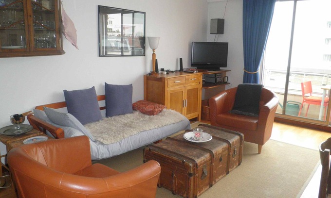 Quartier Saint-Ambroise Apartment | French-German lady rents a 2 rooms apartment, bright, calm well equipped, 46 m2