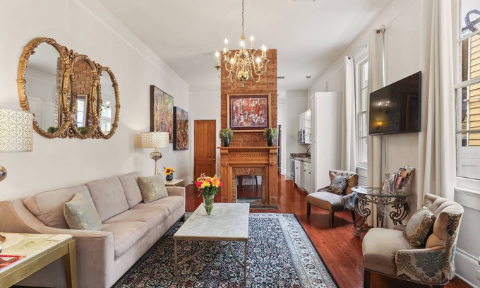 Faubourg Marigny House | French Quarter Home, One Block to Frenchmen St, Private Courtyard