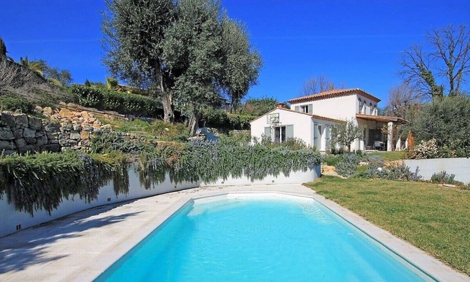 Le Rouret House | French Riviera, charming villa, whole, with heated pool and sea view