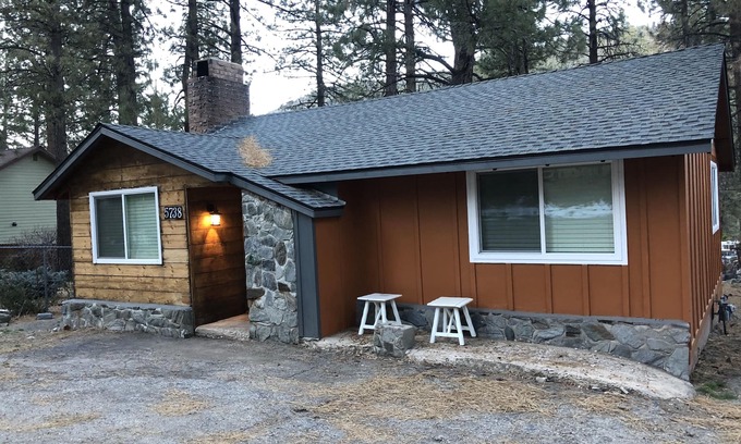 Wrightwood House | Fresh Air Cabin Hike Rest Refresh Sleeps 8