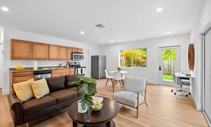 Sailboat Bend Apartment | Fresh & Bright Condo 1BR/1BA – Near Riverwalk