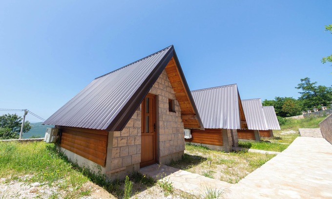 Niksic Cabin | Fresh Cabin for 2ppl in a Natural Setting