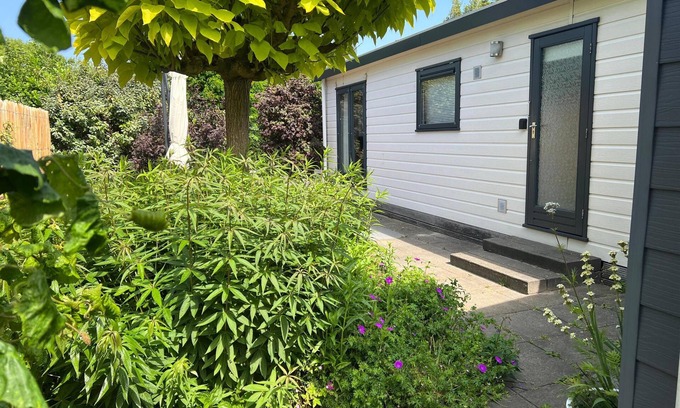 Goedereede Ski Chalet | Fresh chalet near the beach and the sea